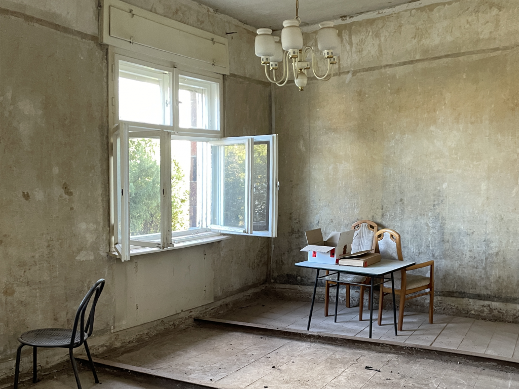An empty room in an old unfurnished house, vintage, nostalgia